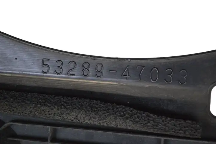 Toyota Prius (XW30) (2009 - 2015) 5328947033 Облицовка радиатора — фото 5