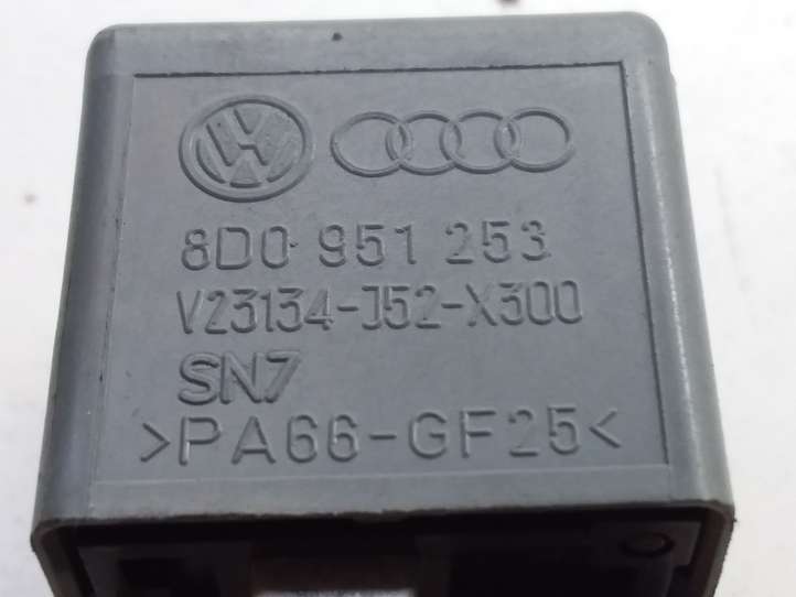 Audi A4 (2004 - 2009)  8D0951253 Реле аварийных фонарей