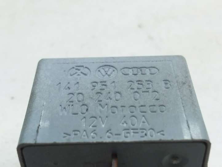 Volkswagen PASSAT B5.5 (2001 - 2005)  141951253B Реле аварийных фонарей