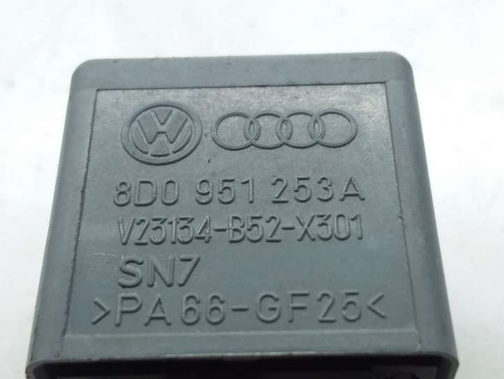 Volkswagen Golf VI (2009 - 2013)  V23134B52X301 Реле аварийных фонарей