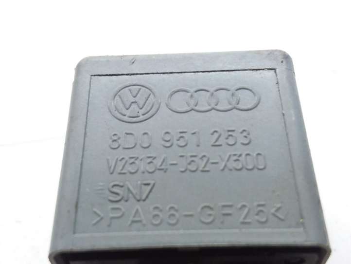 Volkswagen Golf VI (2009 - 2013)  V23134J52X300 Реле аварийных фонарей