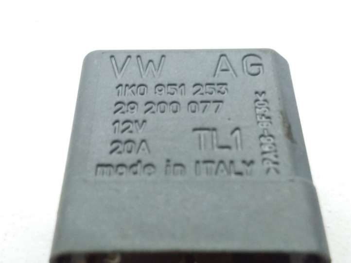Volkswagen Golf VI (2009 - 2013)  1K0951253 Реле аварийных фонарей