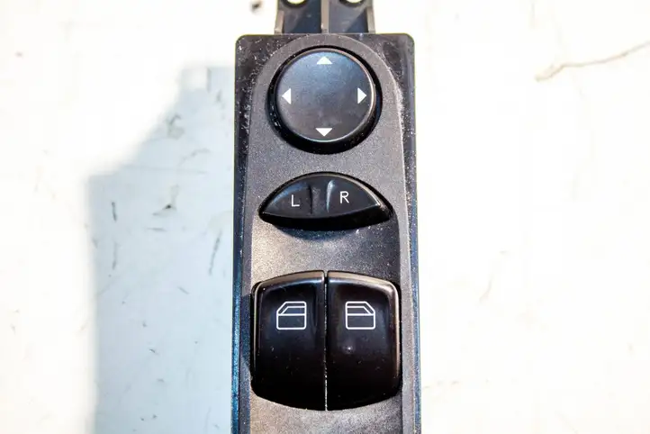 Mercedes-Benz Vito Viano W639 (2003 - 2010) a6395450913 Блок кнопок стеклоподъемников — фото 6
