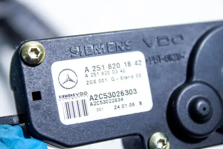 Mercedes-Benz R W251 (2005 - 2013) a2516700404 Электродвигатель форточки — фото 7