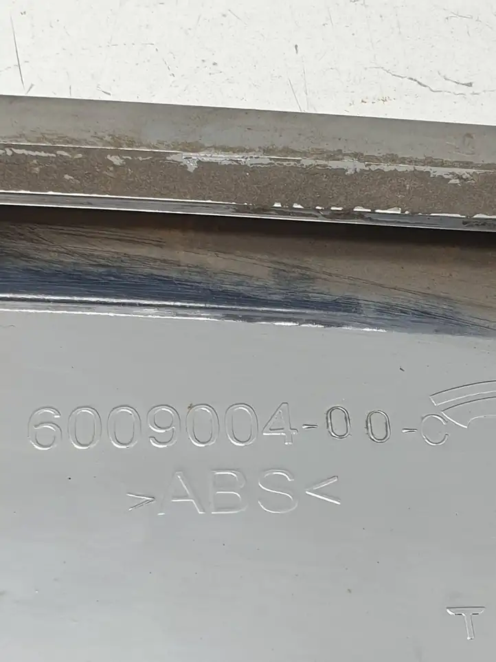 Tesla Model S (2012 - 2016) 600900401B Нижняя часть переднего бампера — фото 6