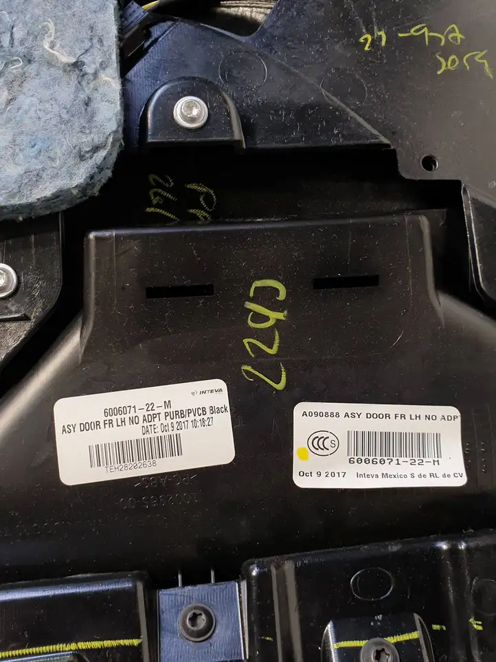 Tesla Model S (2012 - 2016) 600607122M Обшивка передней двери — фото 3