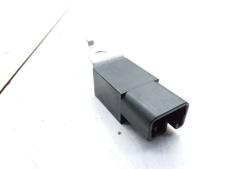 Toyota Yaris (2003 - 2005)  9098004148 Реле аварийных фонарей