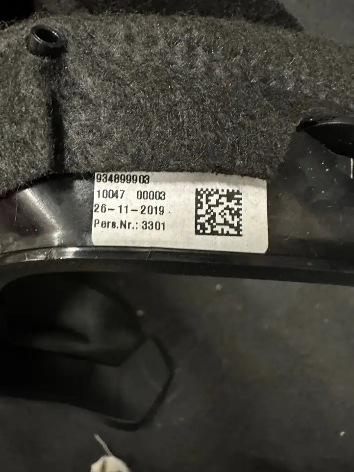 BMW 5 G30 G31 (2016 - ) 9299488 Обшивка рулевой колонки — фото 8