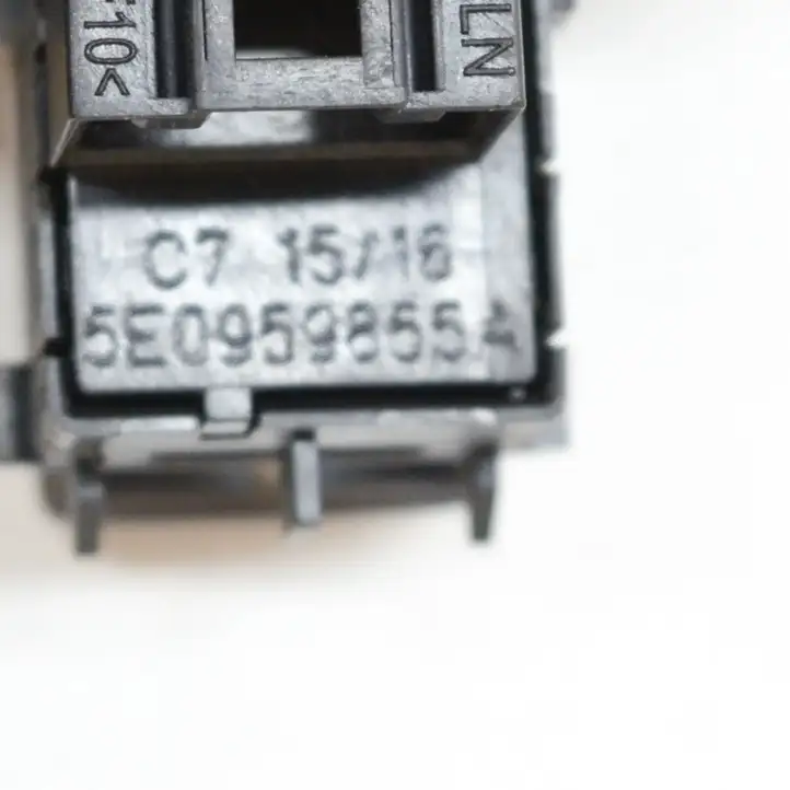 Skoda Octavia Mk3 (5E) (2013 - 2019) 5E0959855A Кнопка стеклоподъемников — фото 7