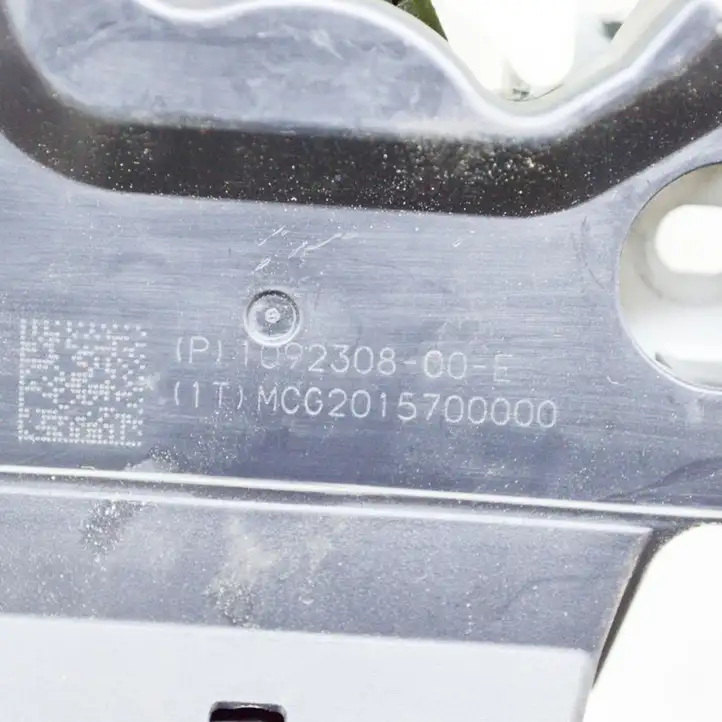 Tesla Model 3 (2017 - 2023) 109230800E Замок крышки багажника — фото 6