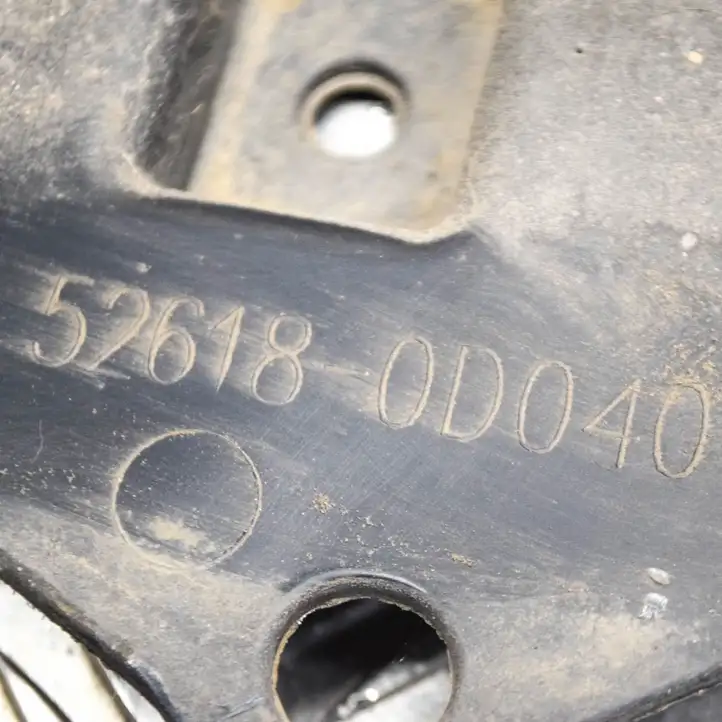 Toyota Yaris (2014 - 2019) 526180D040 Защита переднего бампера снизу — фото 7