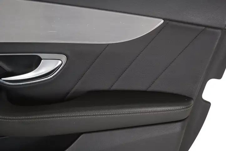 Mercedes-Benz C W205 (2014 - 2021) Обшивка передней двери — фото 4