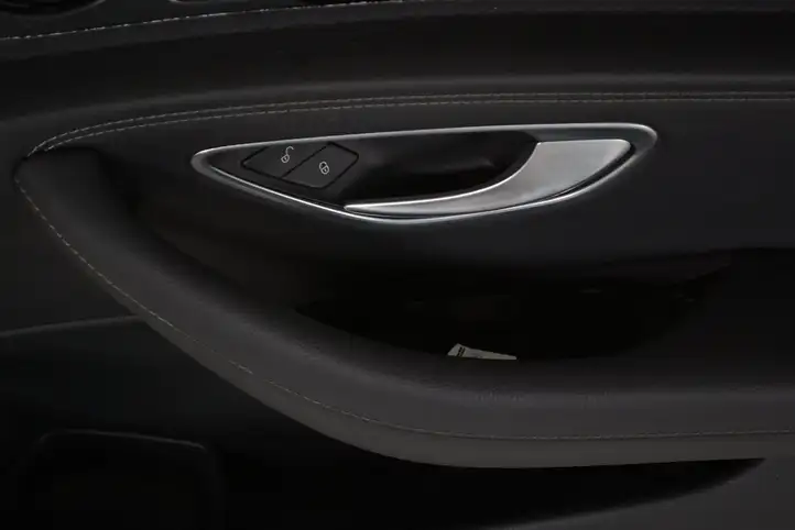 Mercedes-Benz E W213 (2016 - ) A2137201500 Обшивка передней двери — фото 5