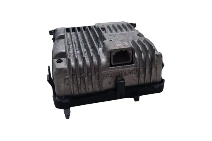Toyota Auris E180 (2012 - 2018) 8818102030 Камера в лобовом стекле — фото 4
