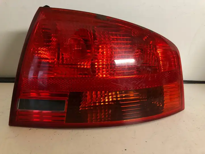 Audi A4 S4 B7 8E 8H (2004 - 2009) 965037025876 Задний фонарь в кузове — фото 1
