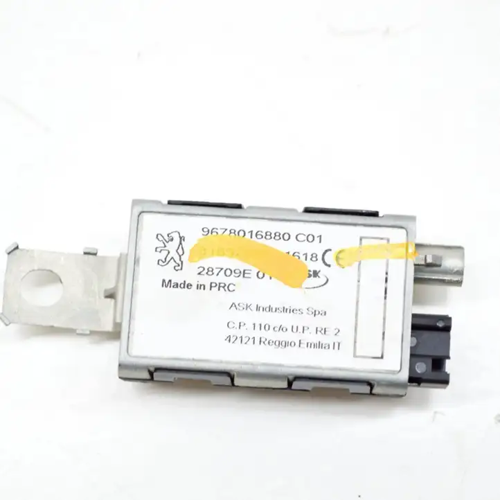 Opel Grandland X (2017 - ) 9678016880 Усилитель антенны — фото 6