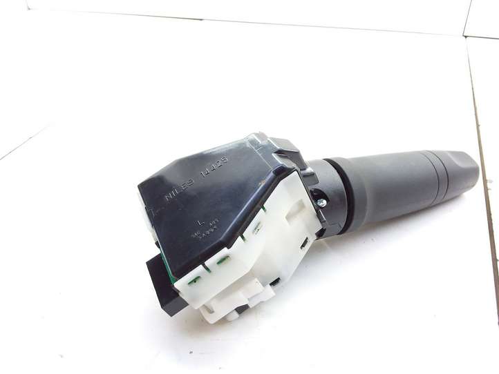 Nissan Versa (2006 - 2012)  NILES14425 Ручка поворотов/ фонарей