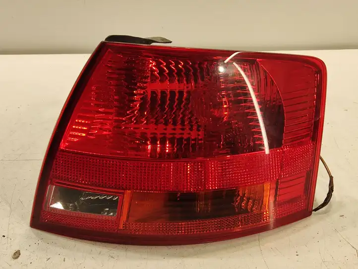 Audi A4 S4 B7 8E 8H (2004 - 2009) 484002 Задний фонарь в кузове — фото 1