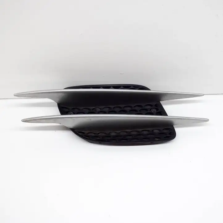 Mercedes-Benz SL R230 (2001 - 2012) A2306900136 Решетка в крыле — фото 1