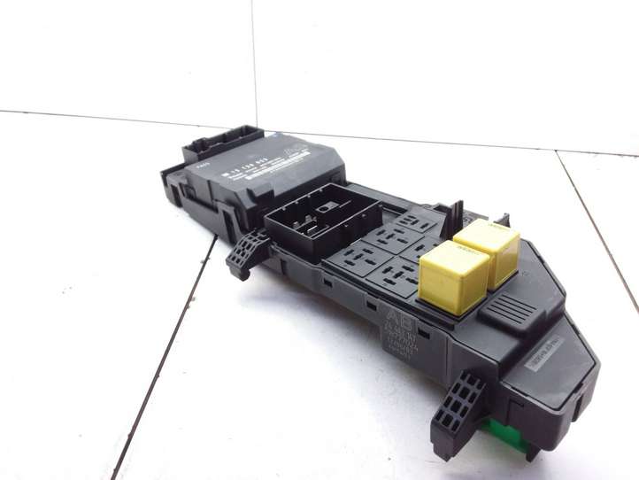 Opel Signum (2002 - 2008)  24443147 Блок монтирования реле