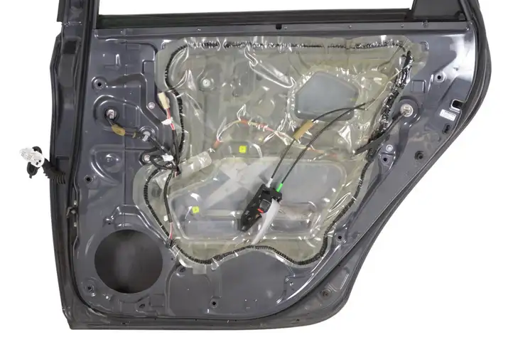 Toyota Prius (XW30) (2009 - 2015) Задняя дверь — фото 5