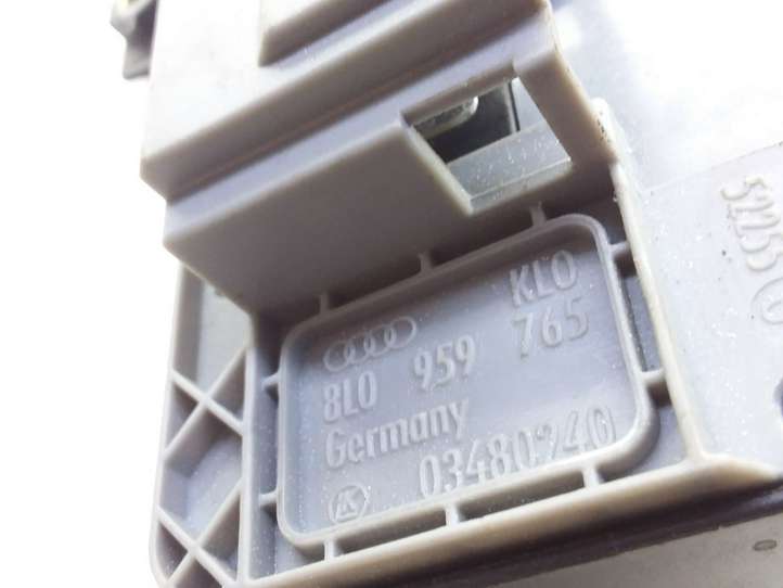 Audi A6 (1997 - 2001)  8L0959765 Включатель (включатели) памяти