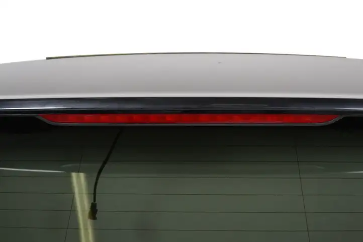 Volkswagen Golf VIII (2019 - ) Крышка багажника — фото 2