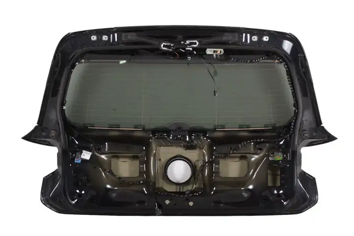 Volkswagen Golf VIII (2019 - ) Крышка багажника — фото 3