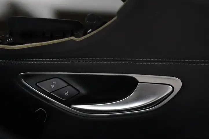 Mercedes-Benz C W205 (2014 - 2021) Обшивка передней двери — фото 3