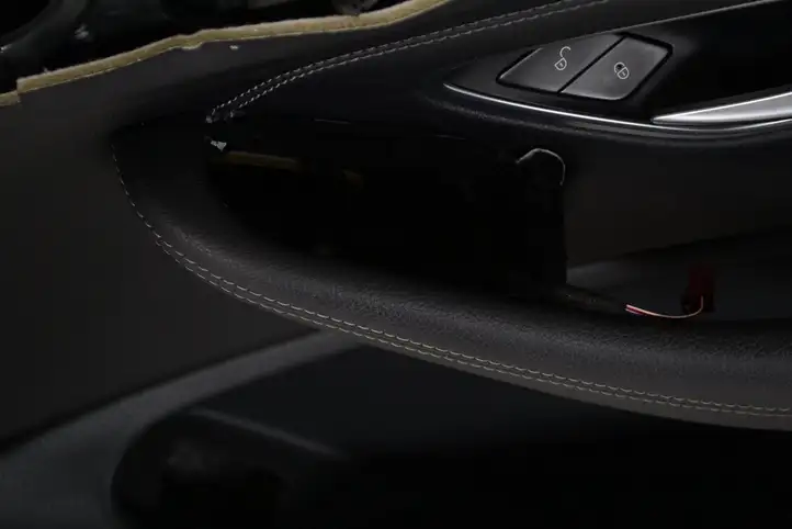 Mercedes-Benz C W205 (2014 - 2021) Обшивка передней двери — фото 4