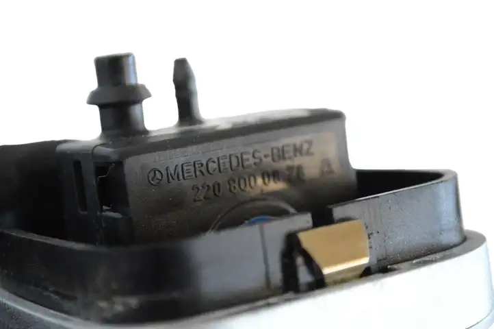 Mercedes-Benz SL R230 (2001 - 2012) A2208000878 Кнопка фаркопа в багажнике — фото 5