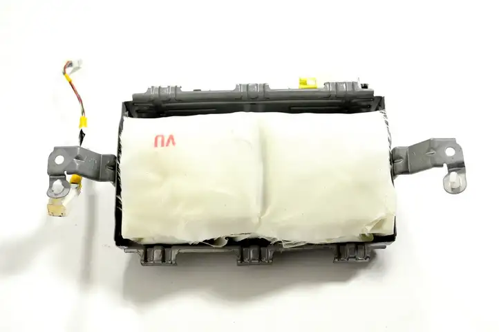 Toyota Prius (XW30) (2009 - 2015) Подушка безопасности пассажира — фото 1