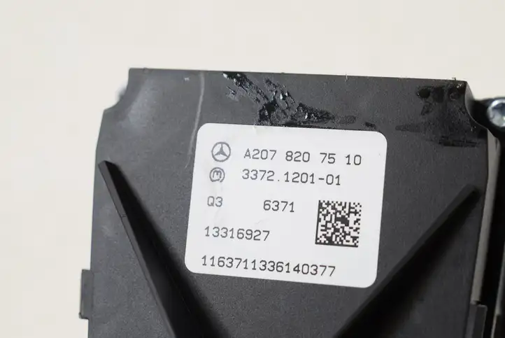 Mercedes-Benz SL R231 (2012 - 2019) A2078207510 Кнопка фаркопа в багажнике — фото 4