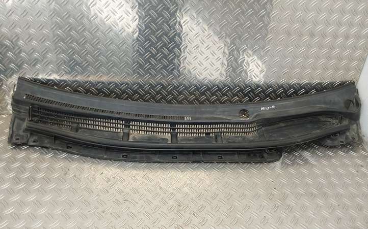 Toyota Prius (XW30) (2009 - 2015)  5578147090 Накладки стеклоочистителей (жабо)