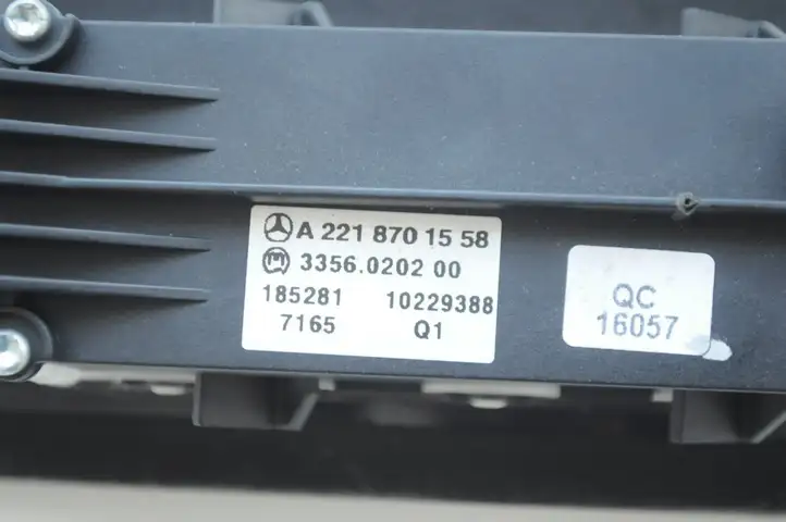 Mercedes-Benz S W221 (2005 - 2013) A2218701558 Блок кнопок на панели — фото 5
