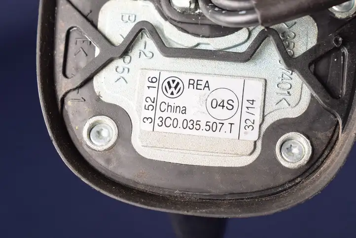 Volkswagen Jetta VI (2011 - 2018) 3C0035507T GPS антенна — фото 1