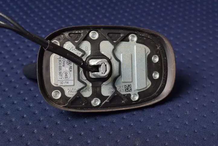 Volkswagen Jetta VI (2011 - 2018) 3C0035507T GPS антенна — фото 4