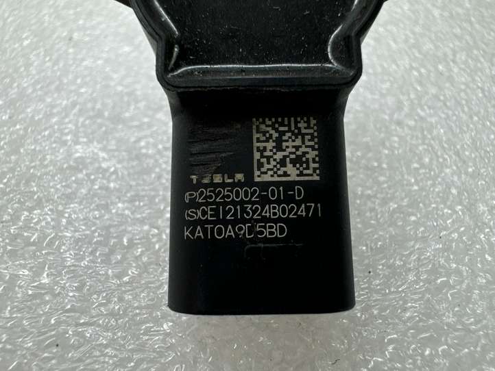 Tesla Model Y (2019 - 2024)  252500201D Кронштейн заднего датчика парковки (PDC)