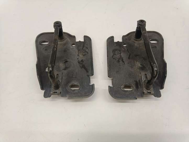 Audi TT (2014 - 2018)  8S0823185C Петля замка капота