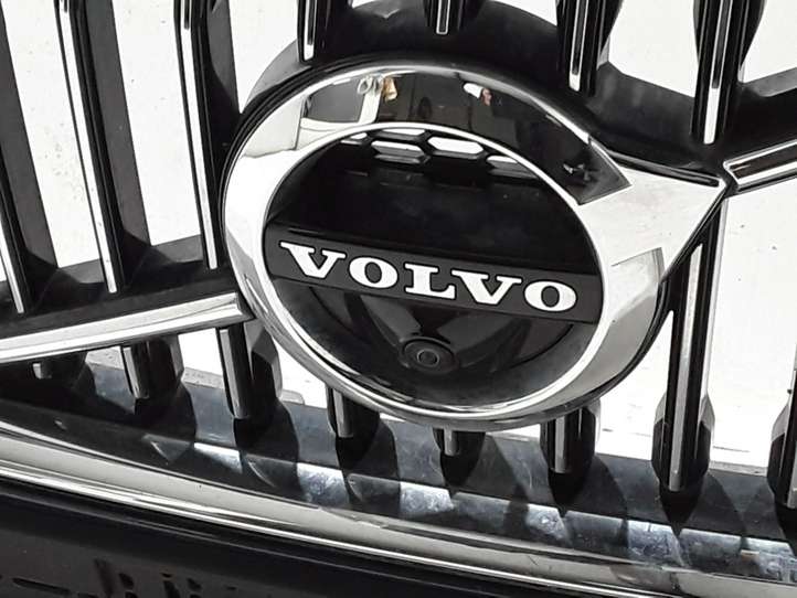 Volvo XC60 (2017 - )  31425160 Передний бампер