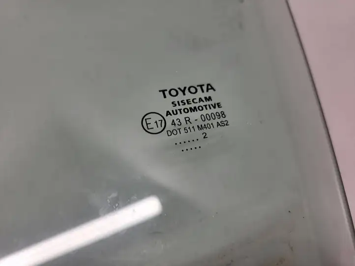 Toyota C-HR I (2016 - 2022) Стекло передней двери — фото 3