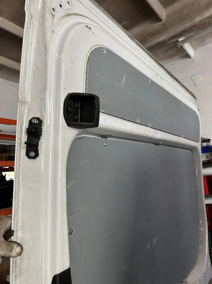 Mercedes-Benz Sprinter W906 (2006 - 2018) Боковая раздвижная дверь — фото 2