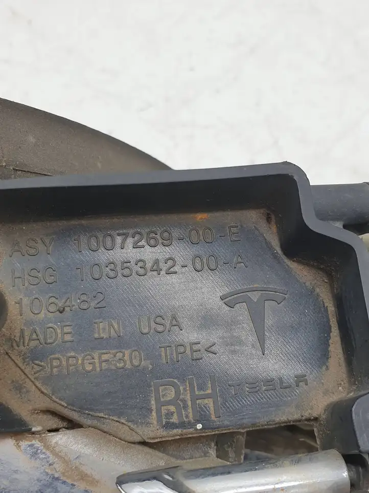 Tesla Model S (2012 - 2016) 103534200A Решетка противотуманной фары — фото 3