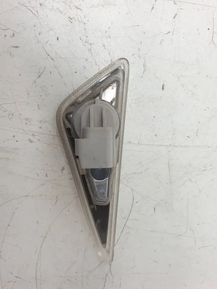 Tesla Model S (2012 - 2016) 6007699 Боковая камера в крыле — фото 2