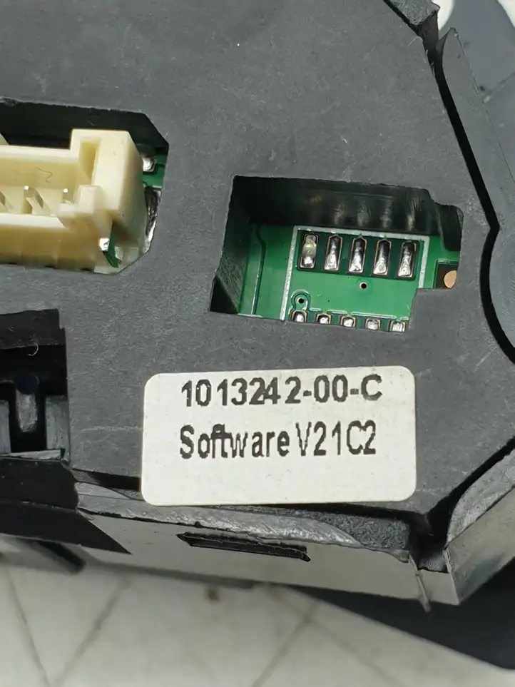 Tesla Model S (2012 - 2016) 101324200C Кнопки на рулевом колесе — фото 3