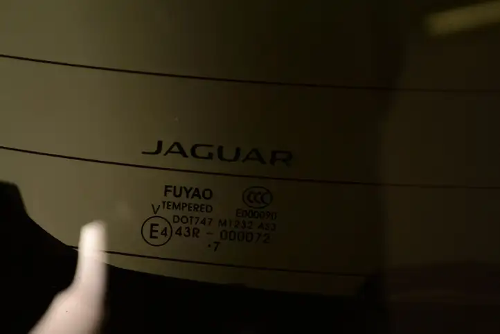 Jaguar F-Pace (2016 - ) Крышка багажника — фото 9