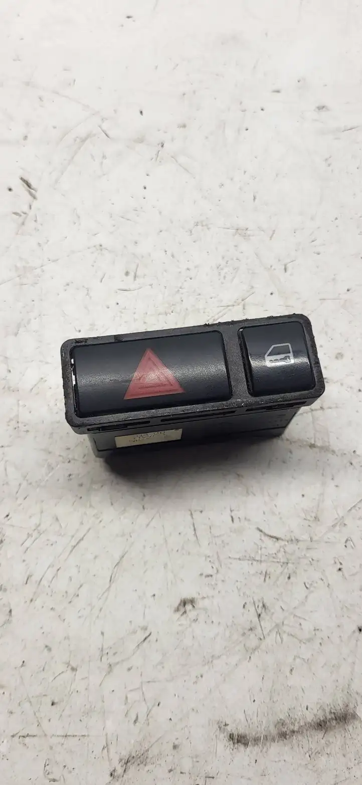 BMW 3 E46 (1998 - 2005) 61318368 Включатель аварийных фонарей — фото 1
