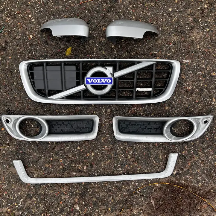 Volvo V70 (2007 - 2013) 31283896 Верхняя решетка радиатора — фото 1