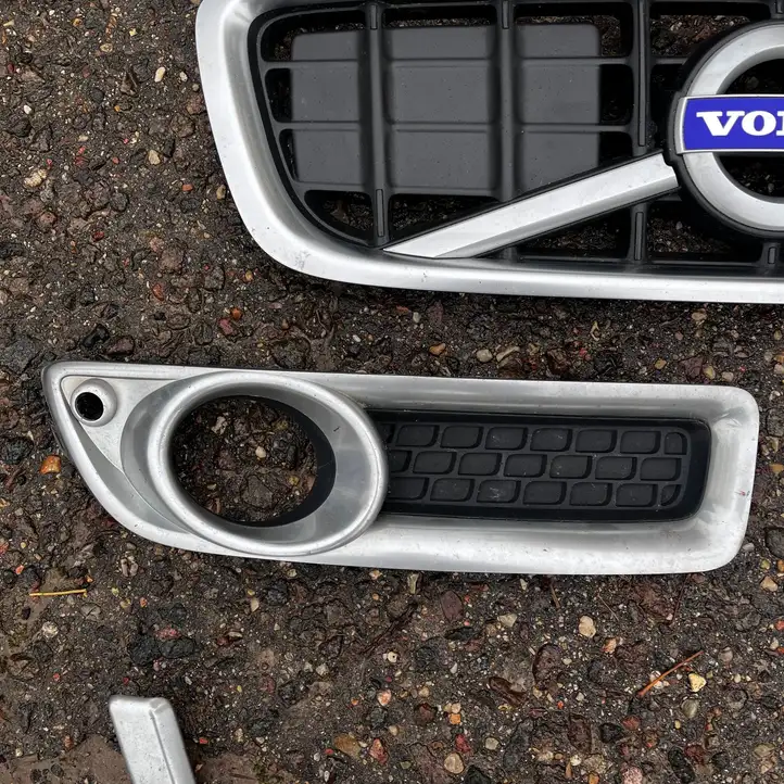 Volvo V70 (2007 - 2013) 31283896 Верхняя решетка радиатора — фото 15