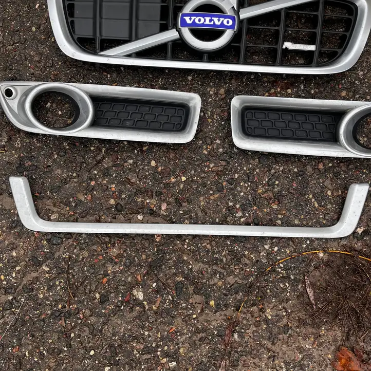 Volvo V70 (2007 - 2013) 31283896 Верхняя решетка радиатора — фото 17